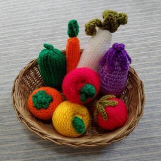 【ハンドメイド】🍅８種類の野菜🍆の編みぐるみ
