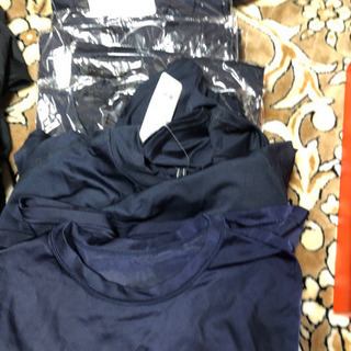 黒、紺　アンダーシャツ　L ５枚　M１枚　長袖