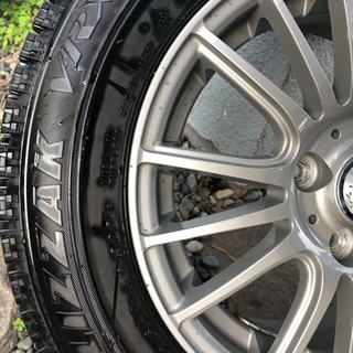 スタッドレスタイヤ4本！ブリジストン