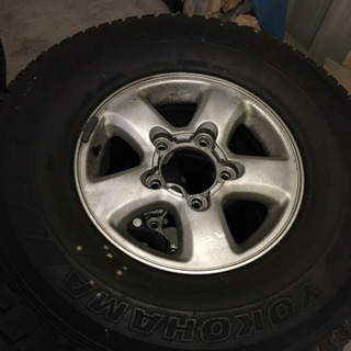 車のパーツ 【値下げしました】スタッドレス【LT285/75R16】 116/113Q 