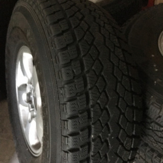 車のパーツ 【値下げしました】スタッドレス【LT285/75R16】 116/113Q 