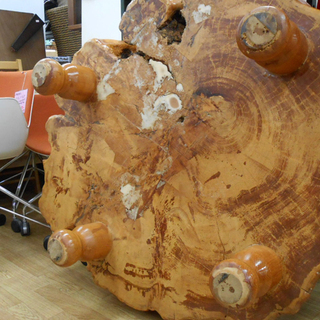 耳付き一枚板 厚さ15cm 68kg 座卓 ローテーブル 座敷テーブル 切り株 輪切り 耳付き板 和風  一枚板 テーブル ☆ PayPay(ペイペイ)決済可能 ☆ 札幌市 清田区 平岡