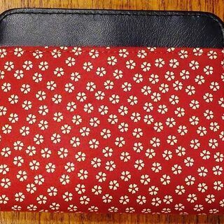 【伝統工芸品】印傳屋 印伝 本鹿革 中村屋 小桜模様 赤地 小銭入れ 二つ折り財布 パスケース 定期入れ 【中古】 伝統工芸品】印傳屋 印伝 本鹿革 中村屋 小桜模様 赤地 小銭入れ 二