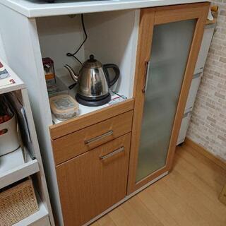 木製の食器棚 キッチンボード