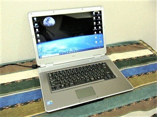 点検整備清掃済み/15.6型光沢✨グレア液晶パネル/MS Office2019✎/Core2Duo♪/HDD250GB♪/快適♬メモリ4GB/DVD/すぐ繋がるWi-Fi/すぐに使えるWindows10リカバリメディア付/NEC VersaPro シルバー