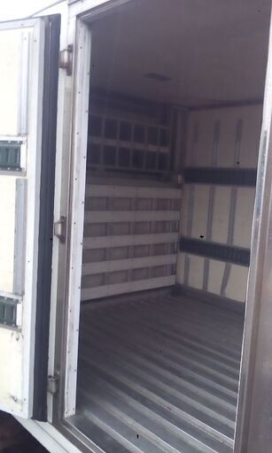 4ｔ車の冷凍デリばんの箱訳ありエルフ4トン車の箱6万円売り