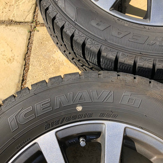 ★215/60r16 スタッドレスタイヤ 17年製
