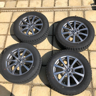 ★215/60r16 スタッドレスタイヤ 17年製