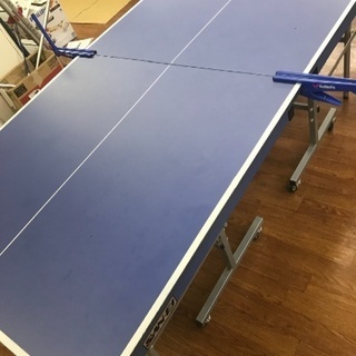 卓球台 SANEI クリップ付き！折り畳み式です。