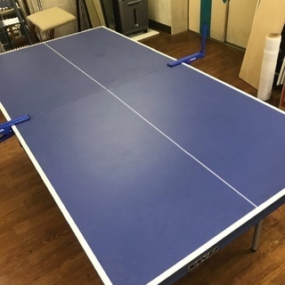 卓球台 SANEI クリップ付き！折り畳み式です。
