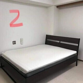 クイーンベッド & マットレス（QUEEN　BED & Mattress)