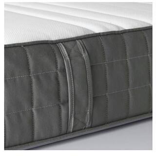 クイーンベッド & マットレス（QUEEN　BED & Mattress)