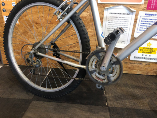 中古自転車３３３３　前後タイヤ新品！　マウンテンバイク　２６インチ　７段ギヤ　アルミフレーム　ワイヤー錠　ライトは付属していません　フレームサイズ４３０㎜　身長１５０㎝から１６５㎝ 中古自転車3333 前後タイヤ新品！ マウンテンバイク 26インチ 7