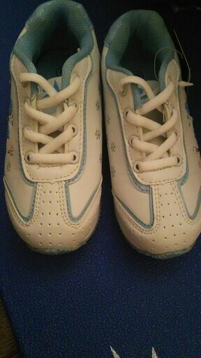 値下げ 未使用１８ｃｍスニーカー もも 梅本のキッズ用品 子供用シューズ の中古あげます 譲ります ジモティーで不用品の処分