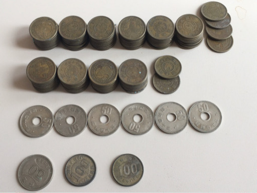 古銭 昭和23年5円×42枚 昭和24年5円×64枚 他、現行のコインは１枚もありません