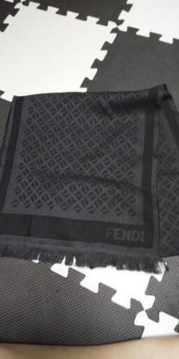 FENDIのマフラー