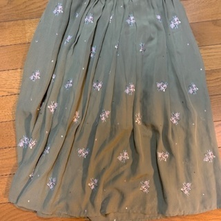 カーキ色花柄スカート