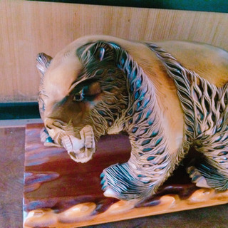 北海道産  熊の木彫り 台座付き