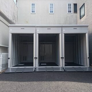 大型バイク対応のガレージ式月極めバイク駐車場