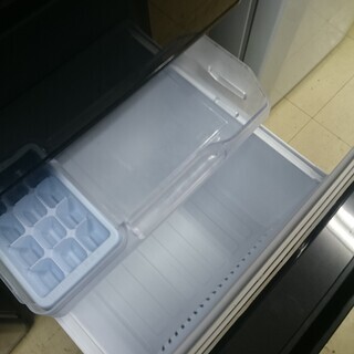 三菱電機 2ドア冷蔵庫（黒）2013年製 MR-P15W-B 高く買取るゾウ中間