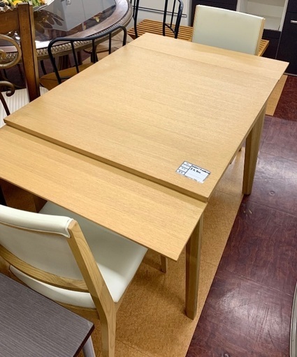 大きさが変わるテーブルを入荷致しました！SALE!!