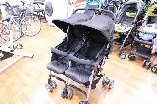 双子用ベビーカー Combi 入荷しました！