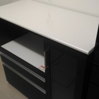 食器棚とテーブル台未使用品です。