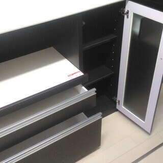 食器棚とテーブル台未使用品です。