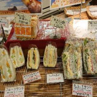 【駅近バイト】パン販売・製造・配送スタッフ急募！！ − 兵庫県