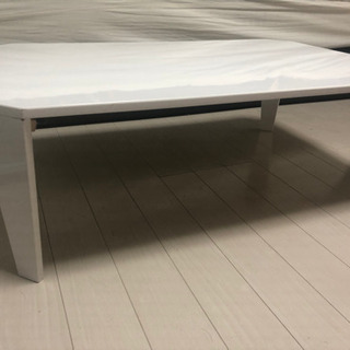 真っ白なローテーブル