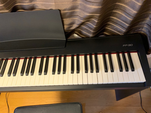 鍵盤楽器、ピアノ Roland fp-30