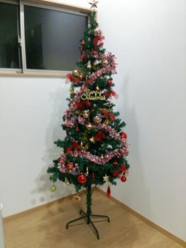 クリスマスツリー　高さ約2ﾒｰﾄﾙ（電飾、飾り付き）