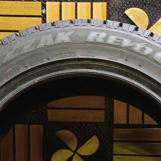  BLIZZAK REVO-GZ 225/55R17 17インチ スタッドレス 4本 2015年製 アルファード スカイライン等(11MT1460YGG)