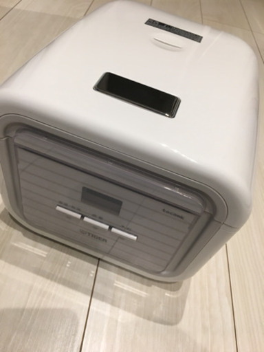 【連休中/駅にて手渡し】タイガー 炊飯器 3合 2018年製