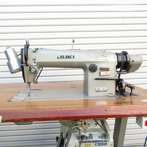 K157【業務用品】稼働品 大型ミシン ジューキ DDL-505 作業机 作業台 モーター 工業用ミシン 上下送りミシン JUKUI 格安 激安 クラフト K157【業務用品】稼働品 大型ミシン ジューキ DDL-505 作業机 作業台