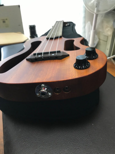 MAHALO コンサート ウクレレ ソリッドボディー EUK-200 khxv5rg MAHALO EUK-200 コンサートウクレレ、ソリッドボディー、ピックアップ付き