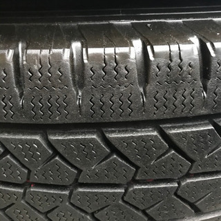 綺麗な状態ハイエース用ホイール付きスタッドレス中古タイヤ