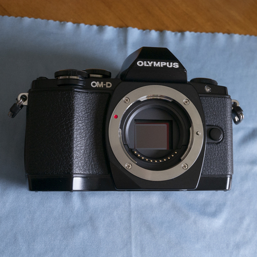 美品　OLYMPUS　E-M10 ボディ