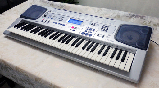 CASIO 電子キーボード CTK-591 カシオ 目立った傷や汚れなどが無い美品です 電子ピアノ