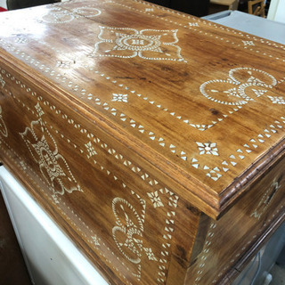 シェル埋め込みデザインの木製ボックス