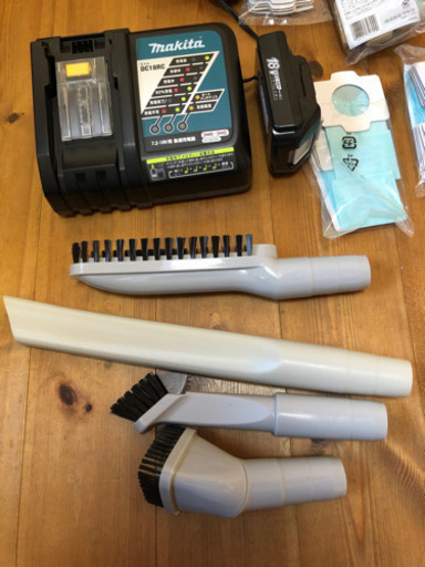 付属品沢山 マキタ コードレス掃除機 Makita 充電式クリーナー18V
