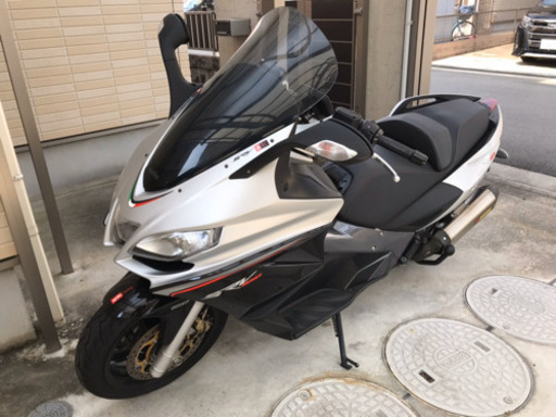 アプリリア　 世界最速　ビッグスクーター　850cc