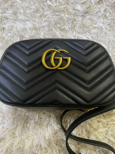 GUCCIのショルダーバックです