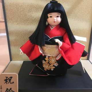 日本人形の好きな人に譲ります。