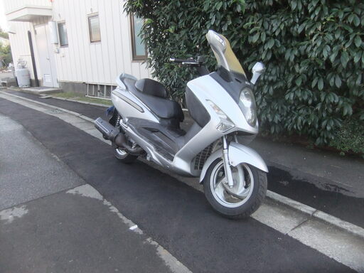 SYM RV250 実働中古車　バッテリーフル充電済み　オイル交換後渡し　書類有 SYM RV250 実働車 バッテリーフル充電済み オイル交換後渡し 書類有