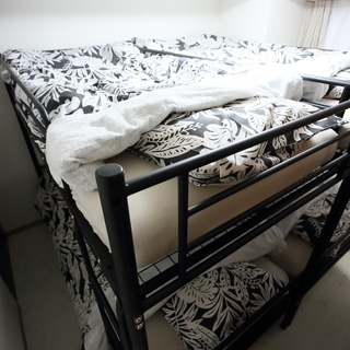スチール製二段ベッド黒（専用ベッドマットレス付）