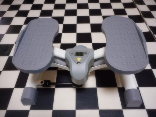 【リサイクルサービス八光　田上店　・設置OK】足踏み  健康器具 シニア 向け 運動器　足腰ヤング 健康器具 フィットネス ひざ痛 腰痛 ダイエット器具