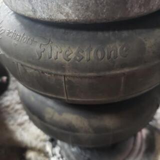 エアサス　エスティマ　アルファード　ヴェルファイヤ