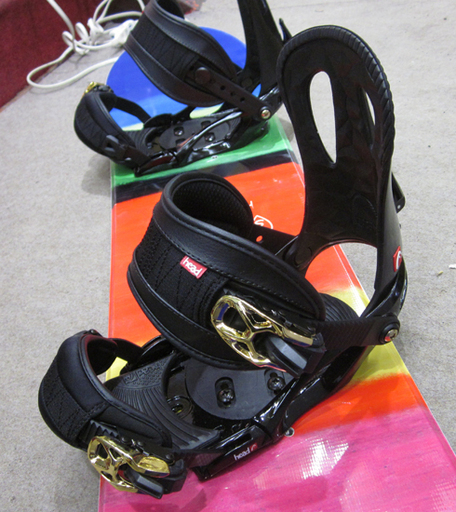 COSMIC SURF スノーボード　138 ガールズ専門のスノーボードブランド「COSMIC SURF」から中低速