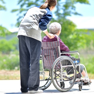 会話が好き！それだけで大丈夫♪未経験も大歓迎！！介護のお仕事♪ - 草津市